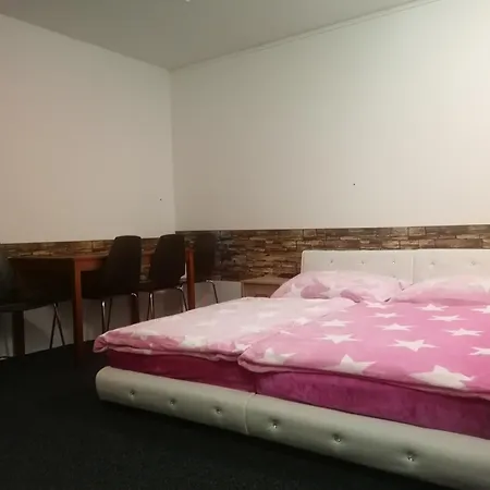 Rena Hostel *